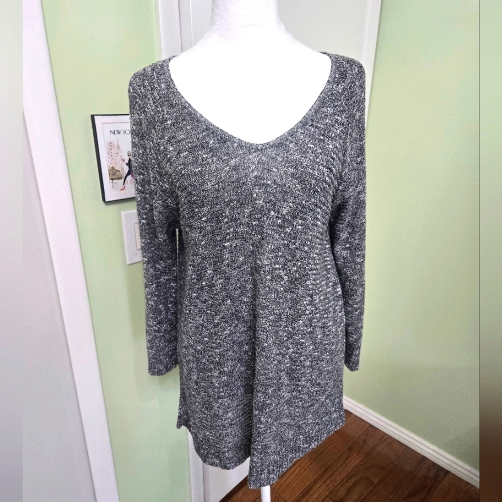 212 New York cold shoulder quarter sleeve V neck sweater size large - Picture 1 of 5